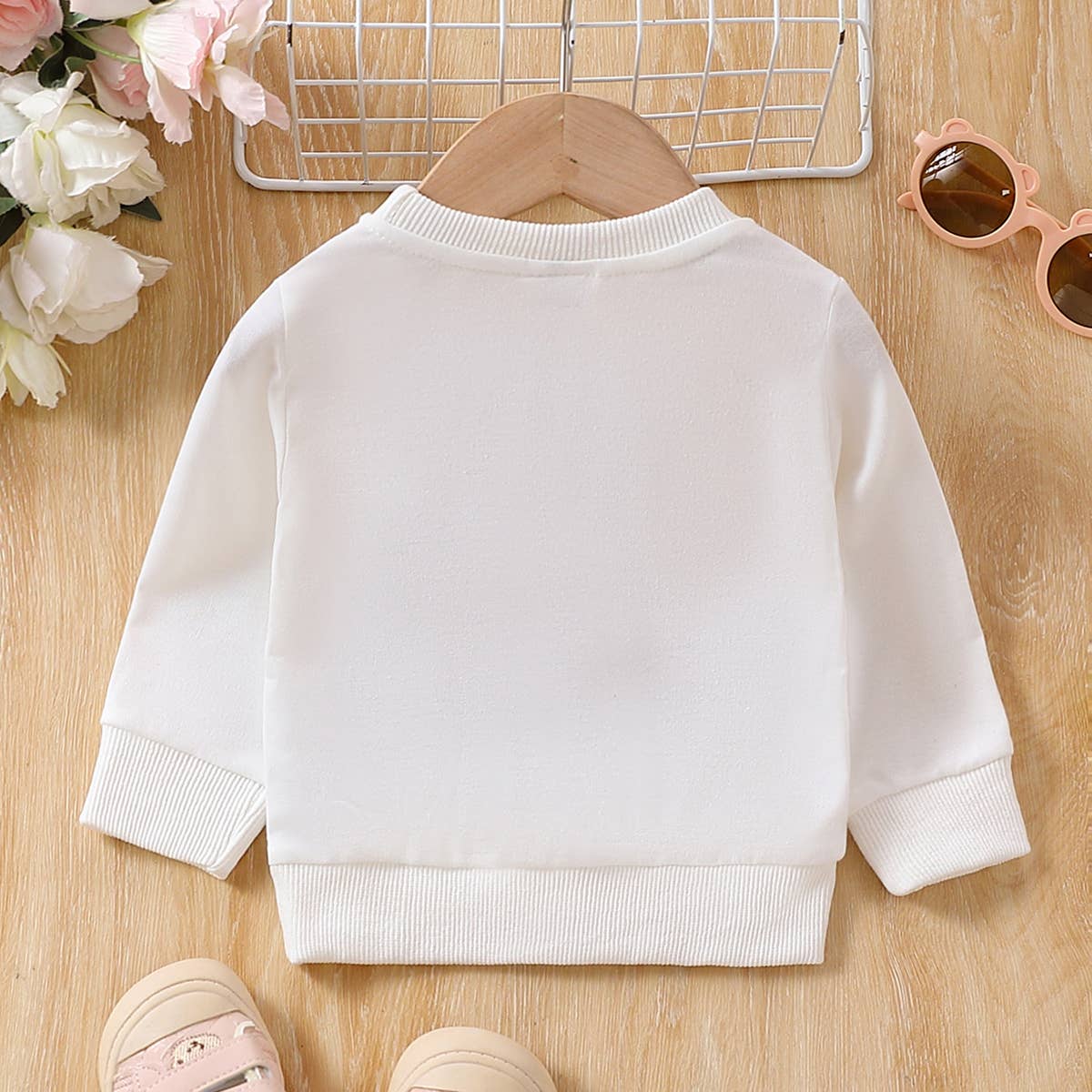 Bear Pattern Pullover: White / 9-12 Months